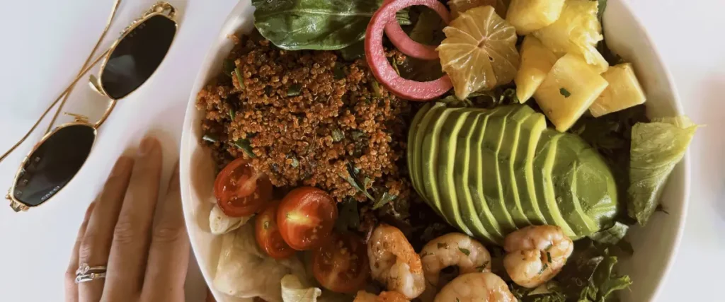 Da li je stvarno loše jesti posle 18h? Razbijanje mitova uz nauku i pametnu suplementaciju