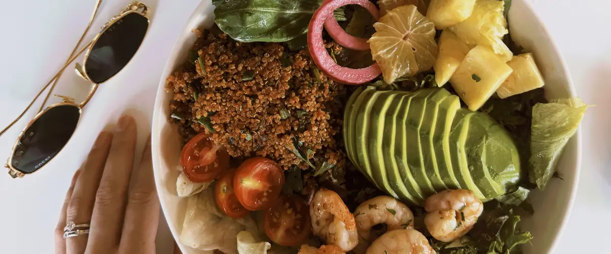 Da li je stvarno loše jesti posle 18h? Razbijanje mitova uz nauku i pametnu suplementaciju